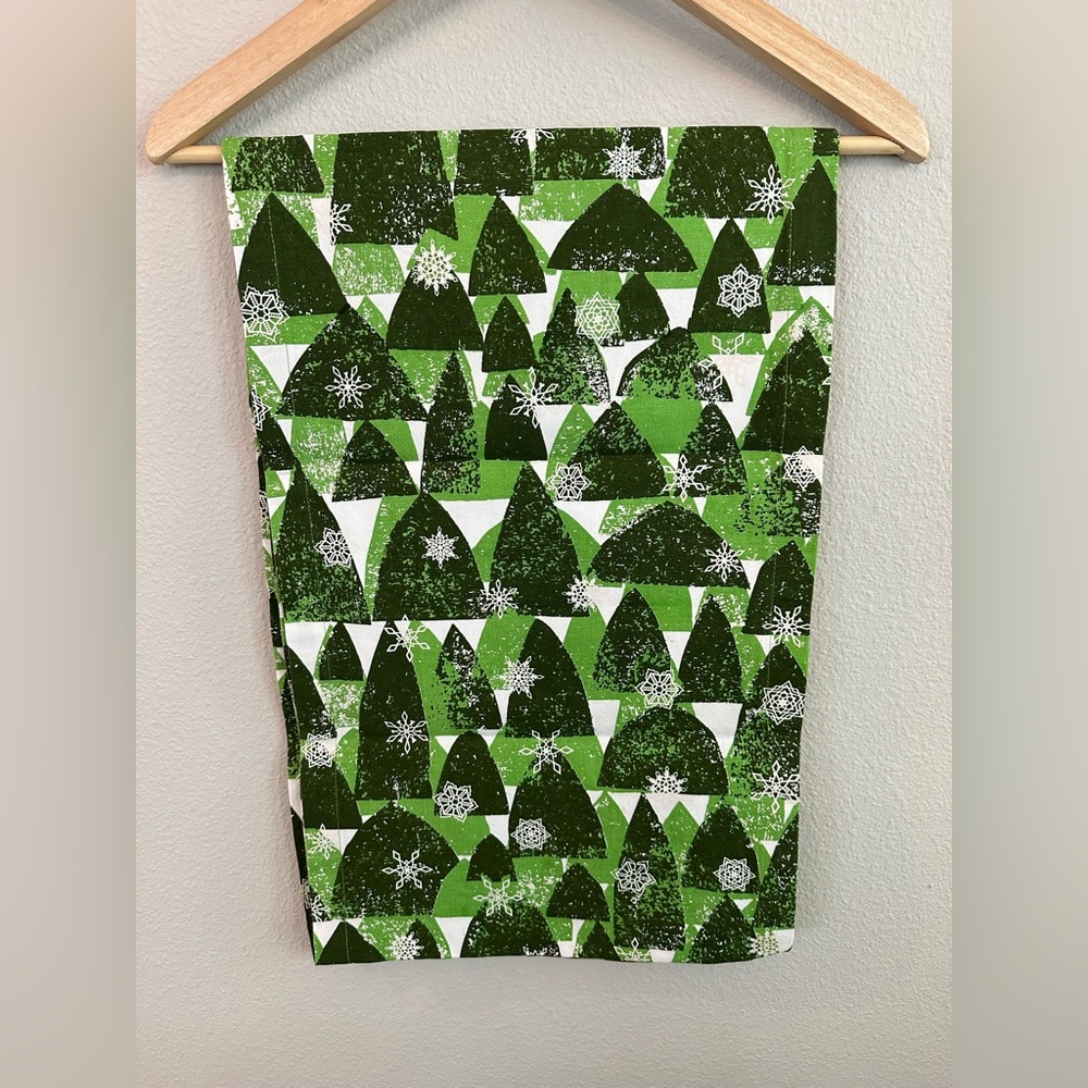 Crate&Barrel Green Snowy Forest Runner NWOT